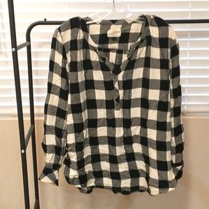 Universal Threads black & white buffalo check long sleeve flannel Sz L